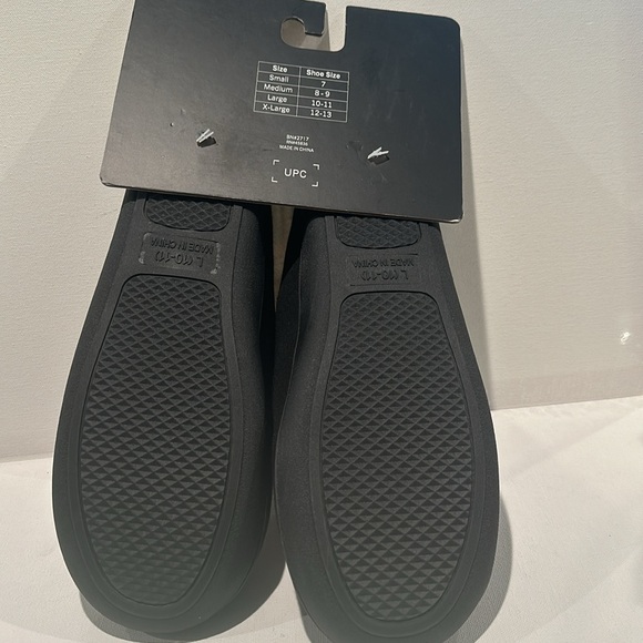 Men’s Halloween Slippers fully lined and soft inside with rubber bottoms. - Picture 3 of 3